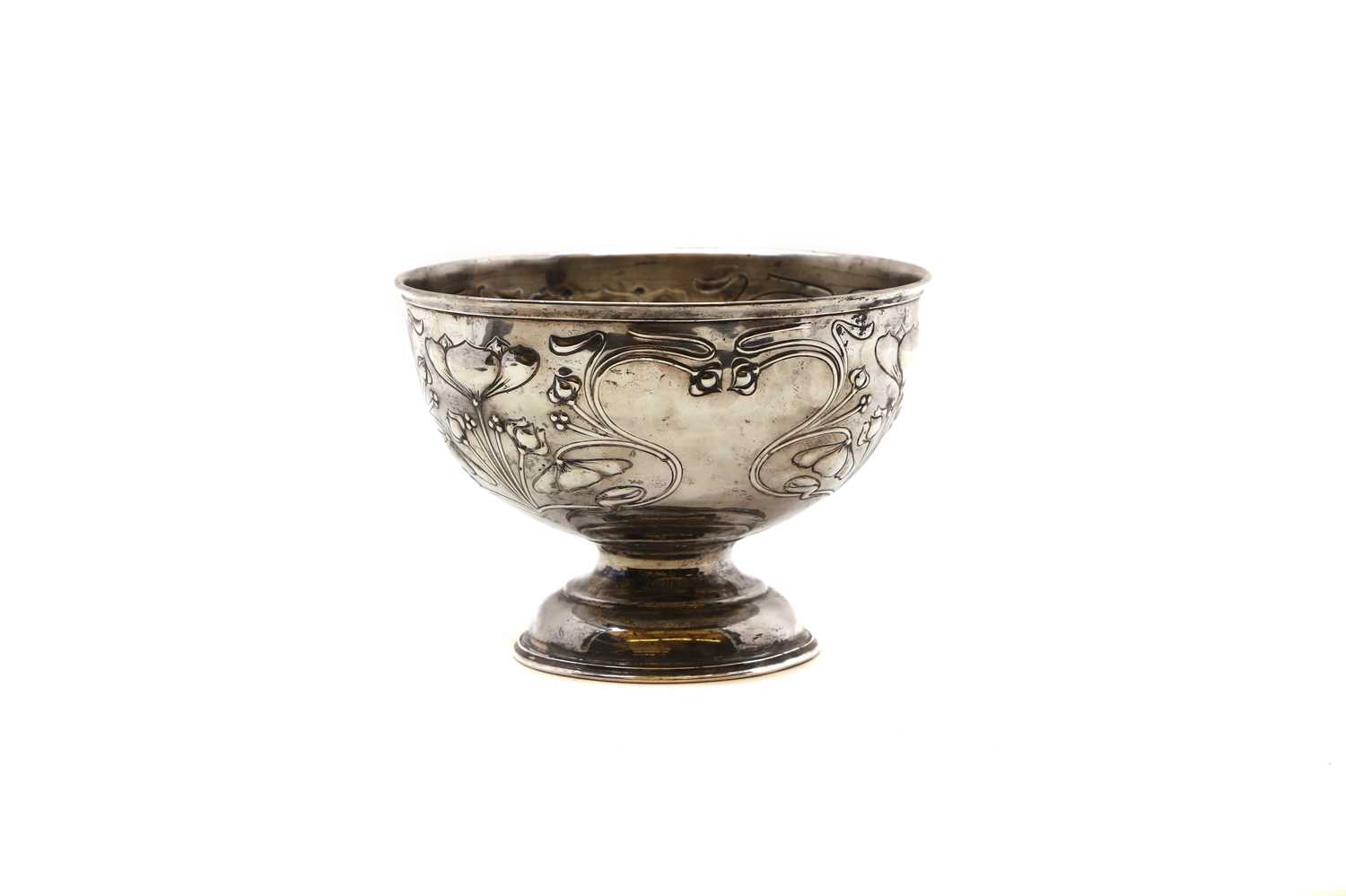 Lot 4 - An Art Nouveau silver pedestal bowl