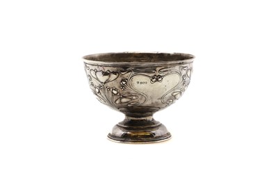 Lot 4 - An Art Nouveau silver pedestal bowl