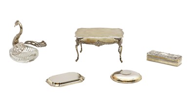 Lot 18 - A collection of silver items