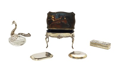 Lot 18 - A collection of silver items