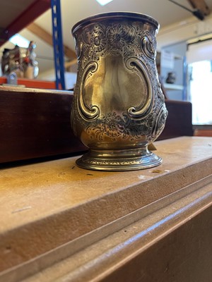 Lot 2 - A George III silver mug