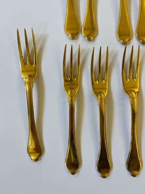 Lot 424 - A canteen of gilt copper flatware