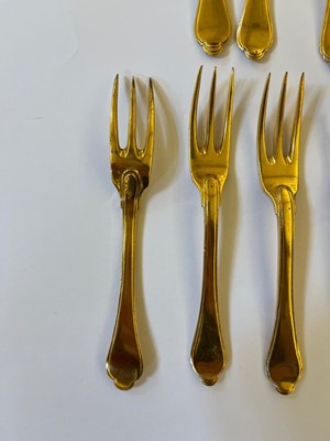 Lot 424 - A canteen of gilt copper flatware