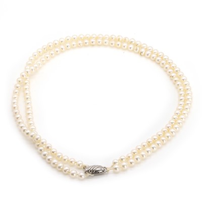 Lot 146 - A two row uniform cultured pearl necklace