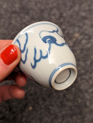 Lot 184 - A collection of five Chinese blue and white cups