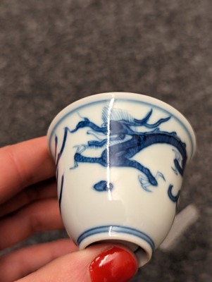Lot 184 - A collection of five Chinese blue and white cups