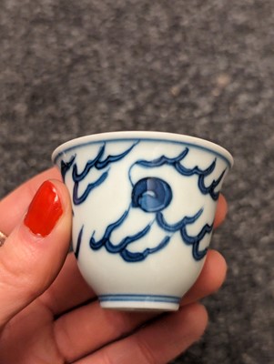 Lot 184 - A collection of five Chinese blue and white cups