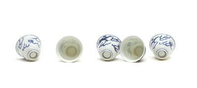 Lot 184 - A collection of five Chinese blue and white cups