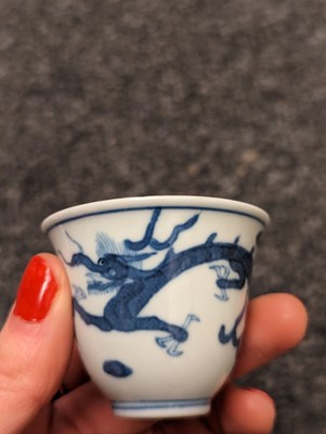 Lot 184 - A collection of five Chinese blue and white cups