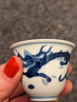 Lot 184 - A collection of five Chinese blue and white cups