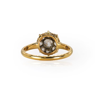 Lot 27 - An old cut diamond daisy cluster ring, c.1900