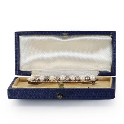 Lot 46 - A pearl and diamond bar brooch