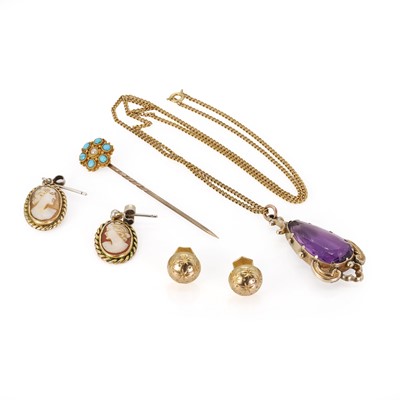 Lot 279 - A small group of gold and silver gilt jewellery