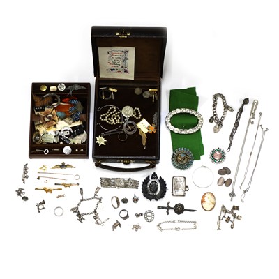 Lot 291 - A collection of gold, silver and costume jewellery