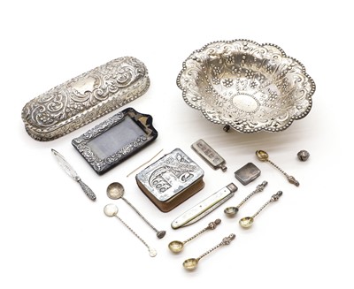 Lot 61 - A collection of silver items