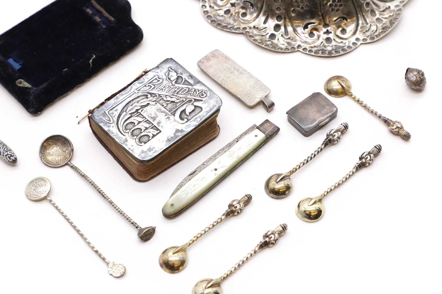 Lot 61 - A collection of silver items