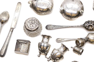 Lot 62 - A collection of silver items