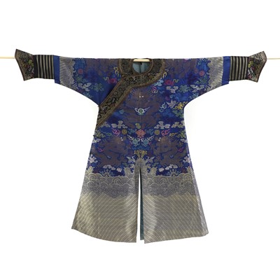 Lot 172 - A Chinese brocade-weave dragon robe