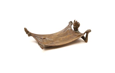 Lot 322 - A cast bronze novelty card tray