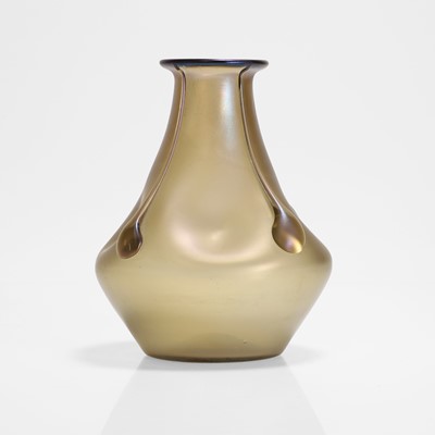 Lot 18 - A Loetz ‘Vesuvian’ iridescent glass vase