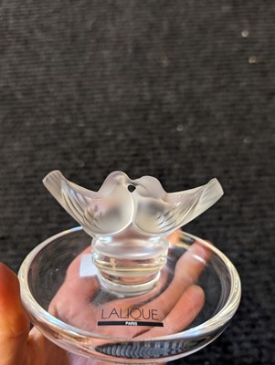 Lot 197 - A Lalique glass 'deux colombes' cendrier