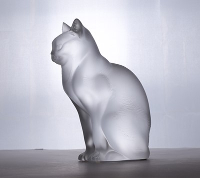 Lot 264 - A Lalique glass 'chat assis'
