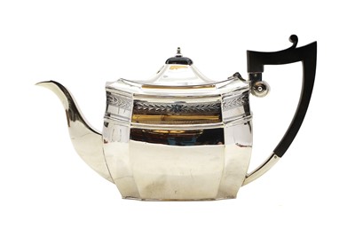 Lot 10 - A silver teapot