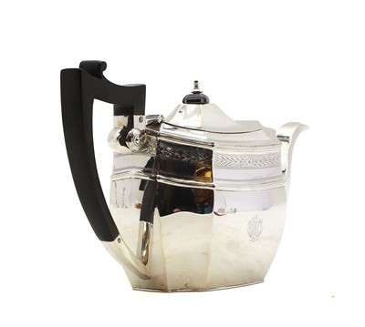 Lot 10 - A silver teapot