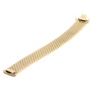 Lot 95 - A 9ct gold brick link bracelet