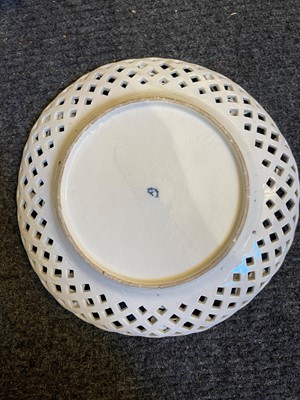 Lot 248 - A collection of porcelain cabinet plates