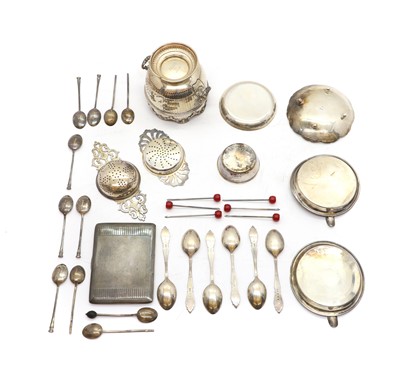 Lot 33 - A collection of silver items