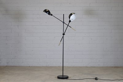 Lot 402 - A floor lamp