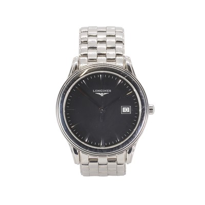 Lot 415 - A gentlemen's stainless steel Longines quartz watch