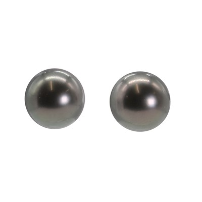 Lot 155 - An 18ct white gold black pearl necklace and black pearl stud earrings by Mikimoto