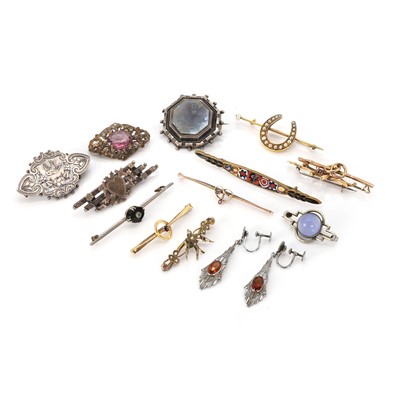 Lot 310 - A collection of antique and later gold and silver jewellery