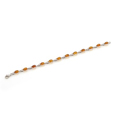 Lot 227 - A silver and clarified amber line bracelet