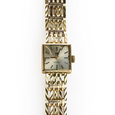 Lot 420 - A ladies' 9ct gold Omega mechanical bracelet watch