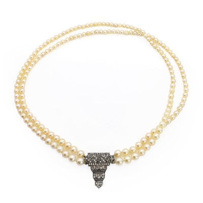 Lot 147 - A graduated cultured pearl necklace with an Art Deco style paste clasp