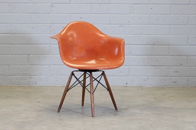 Lot 378 - An American 'PAW' fibreglass swivel chair