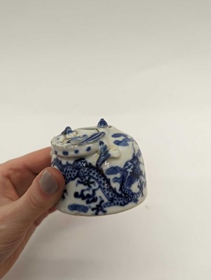 Lot 185 - A collection of Chinese porcelain