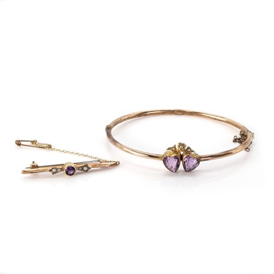 Lot 201 - An antique gold amethyst and split pearl bangle and bar brooch