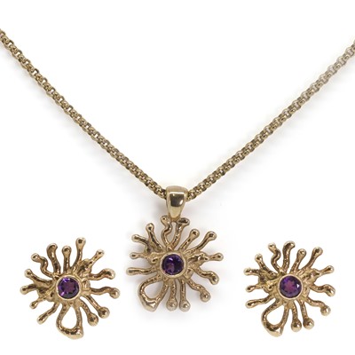 Lot 124 - A 9ct gold and amethyst abstract design necklace and earrings set