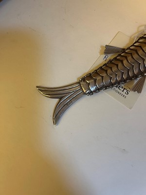 Lot 39 - A silver articulated fish