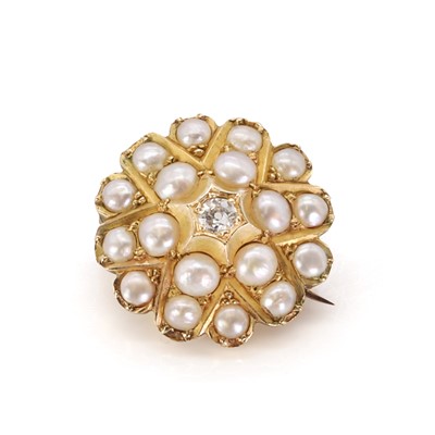 Lot 21 - A late Victorian split pearl and diamond star brooch/pendant