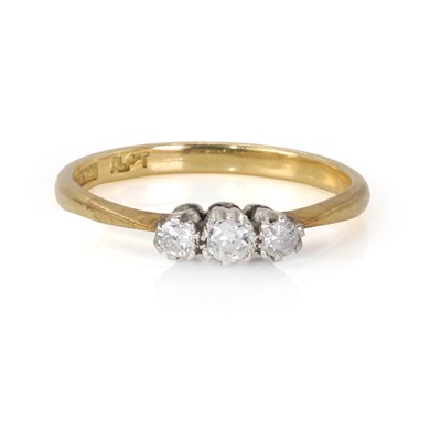 Lot 67 - A three stone diamond ring