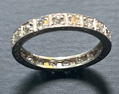 Lot 64 - An Art Deco diamond eternity ring