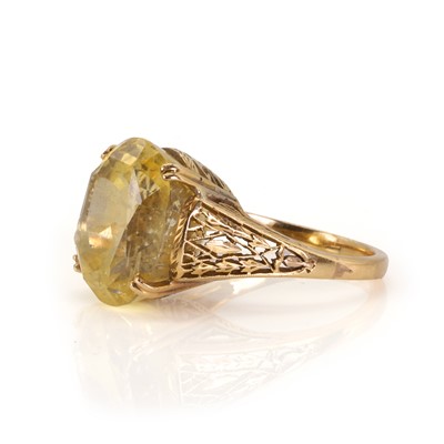 Lot 96 - A gold citrine single stone ring