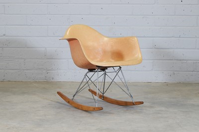 Lot 377 - An Eames Venice 'RAR' rocking chair