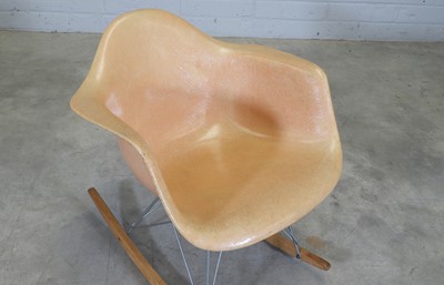 Lot 377 - An Eames Venice 'RAR' rocking chair