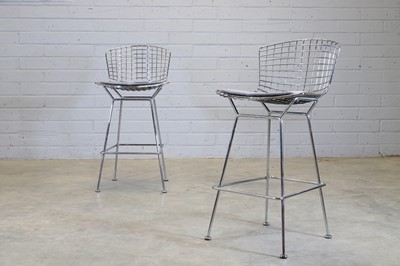 Lot 382 - A pair of Bertoia bar stools